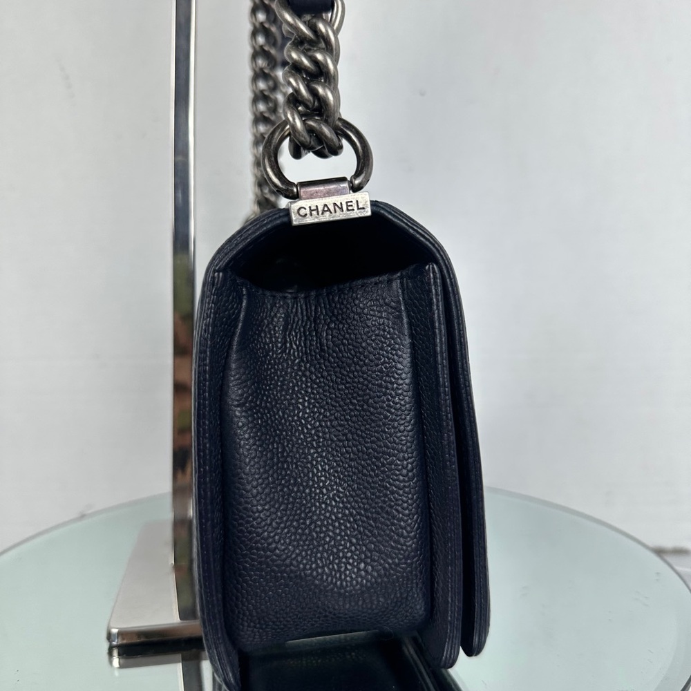 CHANEL BOY CAVIAR LEATHER Chain Shoulder Bag Navy Medium & Chanel & LV wallet - Picture 8 of 17